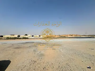 عرض مميز | ساحة صناعية 52,500 قدم² | 3 قطع معاً | كهرباء 210 كيلوواط | 750,000 درهم سنوياً | الصجعة، الشارقة