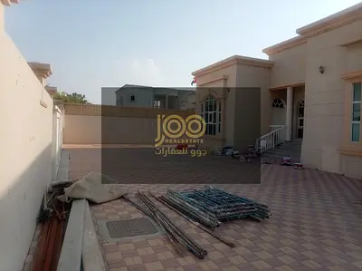 خيارًا عمليًا للعائلات الباحثة عن منزل بمساحة مناسبة وعدد جيد من الغرف مع مجلس وحوش