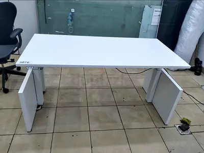 Herman miller height adjustabke White Office Desk 160x80 size Good Condition same like new