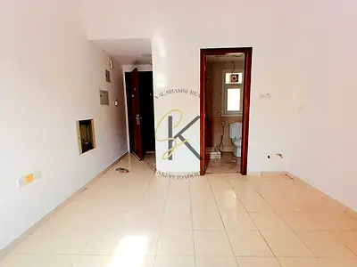 Lavish studio available in muwaliah full of family building for contact Babar
