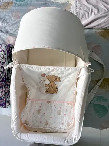 Lightweight baby bassinet/moses basket with canopy – cream/pink, gently used