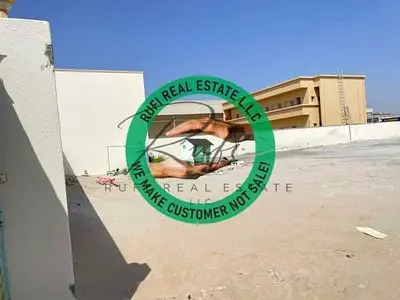 11000 sqft, Yard for Rent in UMQ