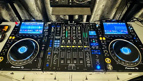 PIONEER CDJ 3000 + DJM A9 DJ Mixer & Player