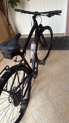 Comfort hybrid bike — well maintained, 7-speed, rear rack