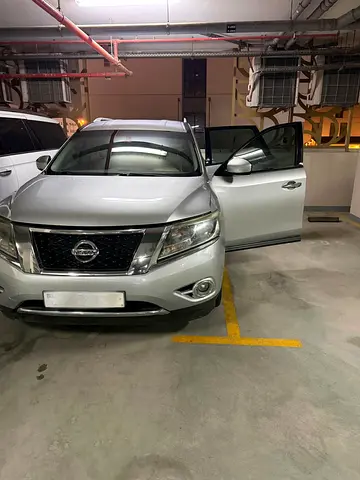 2015 Nissan Pathfinder SV -