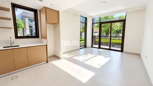 Ground Floor | Bright | Community View