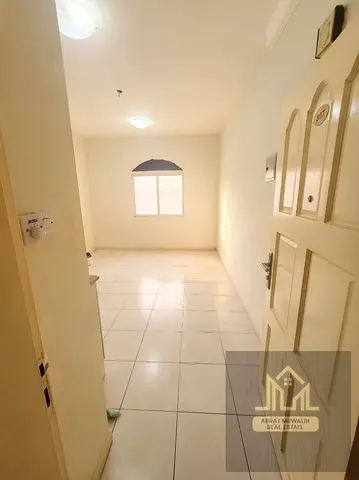 🔥 HOT OFFER – Spacious Studio Apartment for Rent Split A/C | Big Room | Roadside Location Well-Maintained Family Building | Sharjah Muwaileh