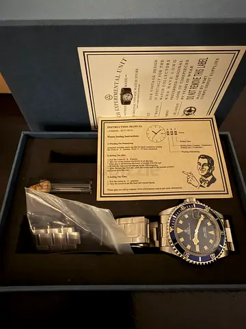 WMT Automatic Men's stainless steel diver-style wristwatch with extra links , card and box