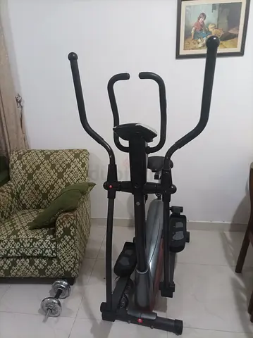 Compact Elliptical Trainer with Built-in Handles — Good Working Condition