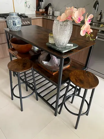 Kitchen island with 2 stools