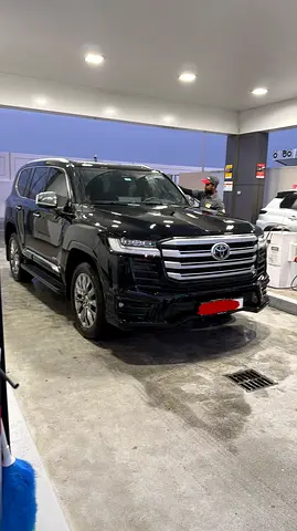 Toyota Land Cruiser VXR twin turbo