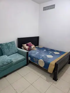 Furnished Standard Room for professional executive/couples