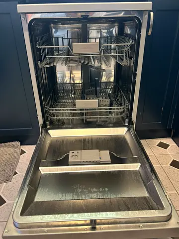 Dish washer