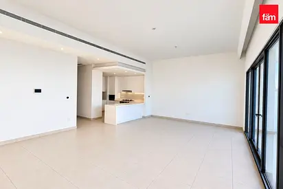 Single Row | Spacious | Closed kitchen