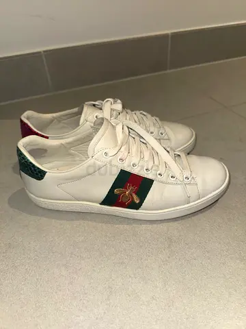 White leather Gucci sneakers with green-red stripe — used