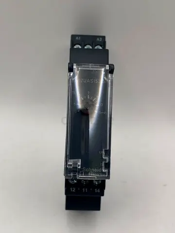 Schneider Electric Zelio RM17UAS15315M Voltage Control Relay 220V AC