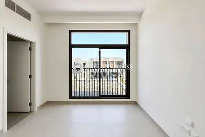 MODERN | FAMILY COMMUNITY | VACANT