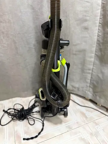 Used upright vacuum cleaner bissell brand  best for pet hair or carpet