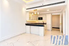 Beautiful Elegant 1 Bedroom Plus Study Room
