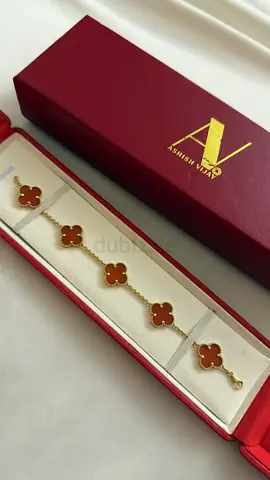 Bracelet copy of Van Cleef & Arpels jewelry piece with coral
