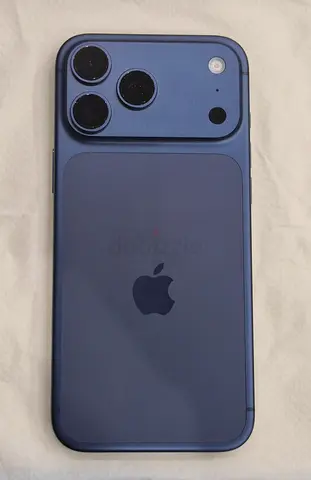I phone 17 pro max 256 gb TDRA 100 battery 142 cycle count apple cear plus warranty