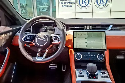 2025 Jaguar F-PACE — фото 10
