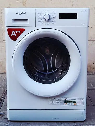 Whirlpool brand washing machine 7kg with perfect working condition