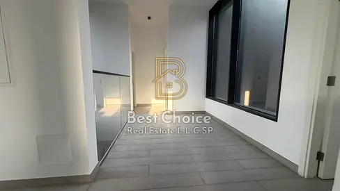 بناية حديثة ومؤجرة بعائد سنوي جيد مناسبة للمستثمرين الباحثين عن دخل ثابت واستثمار عقاري قائم البناية تتميز بتنوع الوحدات السكنية والتجارية