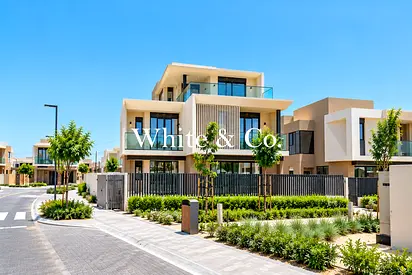 G+2 | Private Pool | Elevator | Corner