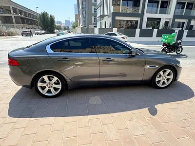 صورة 10 لـ 2016 Jaguar XE