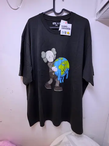 UNIQLO KAWS Collaboration Black Graphic T‑Shirt, Size M (New with Tags)