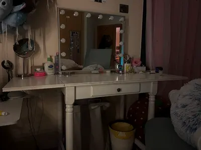 dressing table
