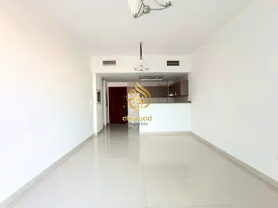Specious 2bhk apartment with bolcony very prime location just in 72k in warsan 4