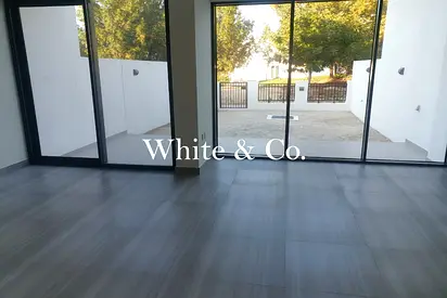 Park Facing| Close to Malibu | Tenanted