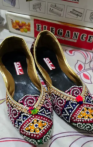 Brand new khussa, Embellished traditional jutti / khussa size 38-39