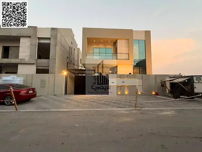 فيلا للبيع في منطقة الحليو المميزات: • 5 غرف نوم ماستر • مجلس مع حمام • صالة مع حمام • مطبخ رئيسي • غرفة خادمة • ارتداد كبير أمام الفيلا الو