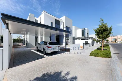 PARK FACING | 5 BEDROOM + MAID’S ROOM VILLA | PRIME LOCATION