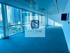 Vacant office close to metro open space