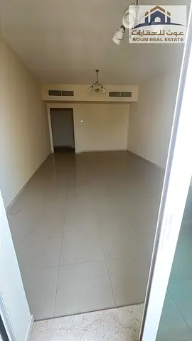 🏠 شقة 3 غرف وصالة في الخان  3 غرف نوم + صالة  غرفة خادمة ماستر  4 حمامات  بلكونة  السعر: 50,000 درهم سنويًا  الدفع: 6 دفعات  التأمين: 3,000 درهم  الر