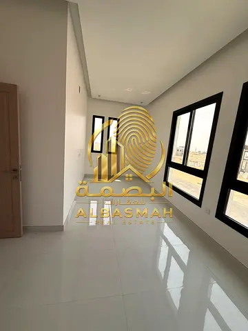 فيلا للبيع في المزيرعة B – الشارقة | تملك حر للعرب فرصة مميزة لامتلاك فيلا سكنية في المزيرعة B – الشارقة، بموقع استراتيجي على بُعد دقيقة واحدة فقط من شارع الإمارات العابر، مما يوفر سهولة وسرعة الوصول