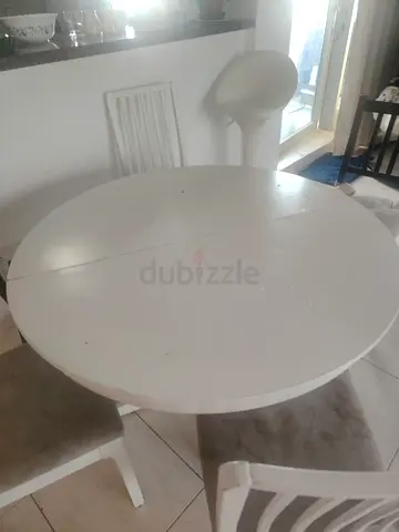 White Round Extendable Dining Table with 4 Chairs