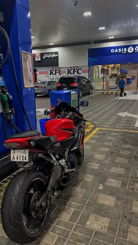 للبيع دراجة: GSXR 1000 خليجيه