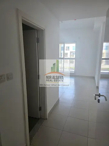 شقة مشرقة بغرفة نوم واحدة | سكن النخبة | إطلالة على الفناء | غير مفروشة