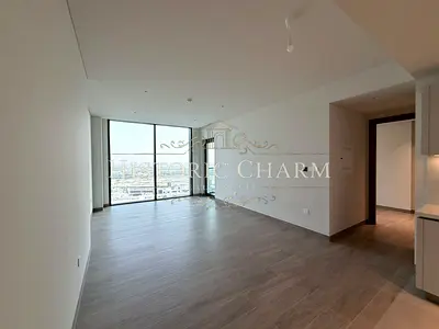 غرفة نوم واحدة في الطابق العلوي | Waves Opulence | شرفة وإطلالة على المدينة | غير مفروشة