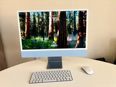 iMac 24 inch, M1 chip, 2021 with free Carrying Case