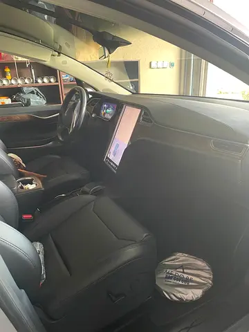 2017 Tesla MODEL X — фото 6