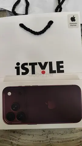 Iphone 18 pro, burgundy colour, 256gb sealed pack