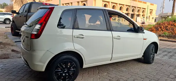 2015 FORD FIGO 照片 6