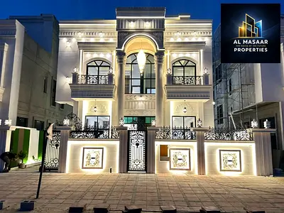 فيلا فاخره موقع مميز مول خلف الفيلا امام الفيلا حديقه شامل رسوم التسجيل طابقين وروف