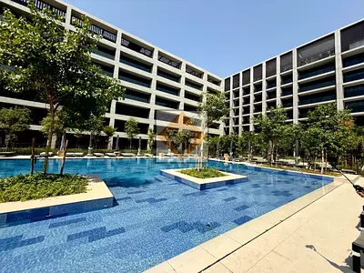 SMART APARTMENT / BUTTER FLY LAY OUT MASTER BEDROOM ON EACH SIDE MIDDLE LIVING ROOM / GARDEN VIEW /